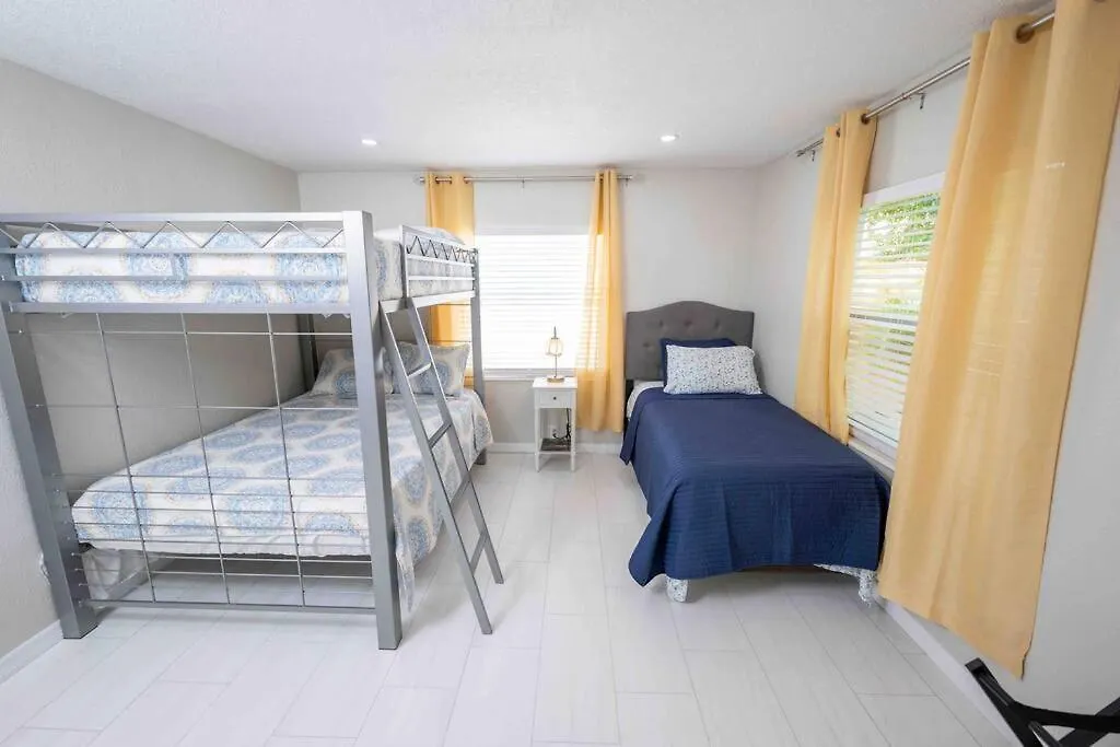 Beautiful House, Walking Distance To Stadium Tampa