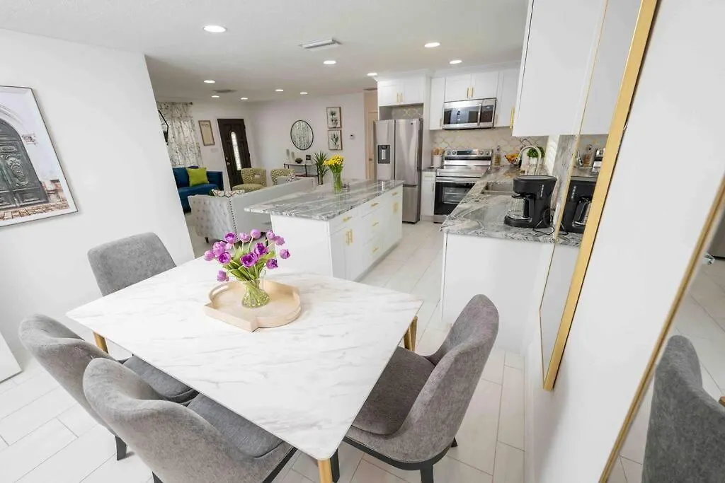 Dom wakacyjny Beautiful House, Walking Distance To Stadium Tampa
