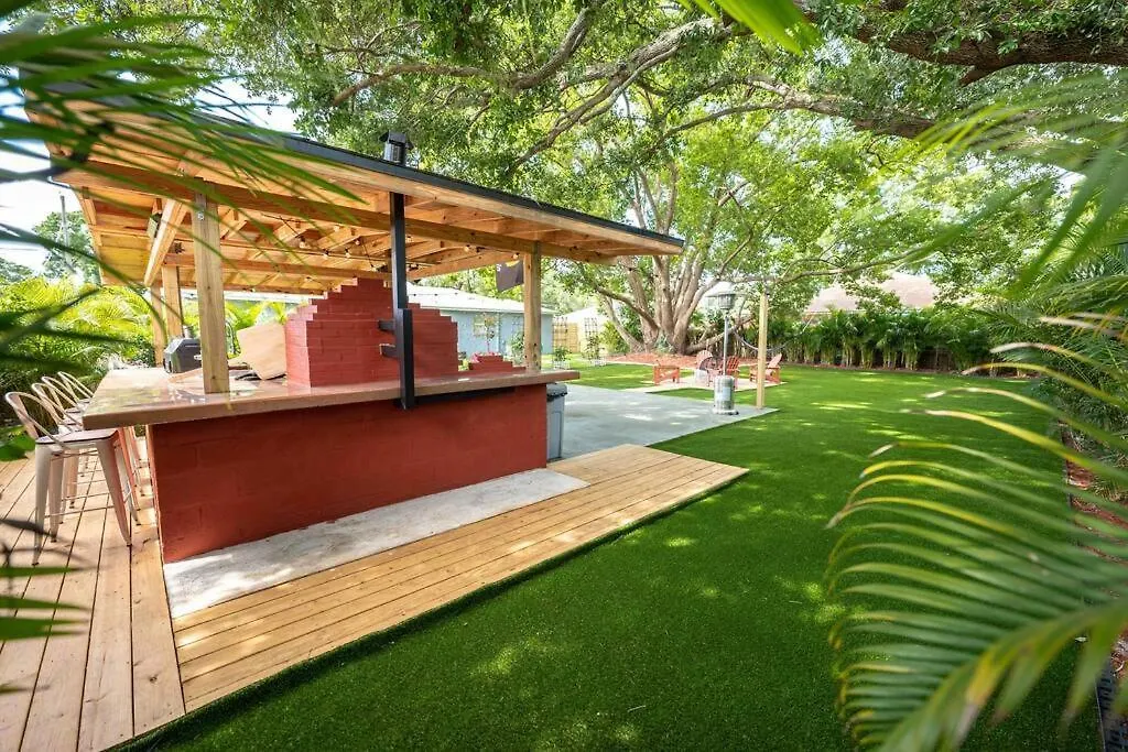 Beautiful House, Walking Distance To Stadium Tampa